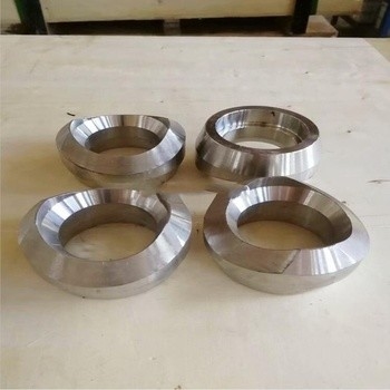 อุปกรณ์เชื่อมท่อเหล็กเกลียวปลอมแปลง ASTM A182 F304 2 "3000 #