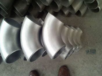 จุ่มร้อนชุบสังกะสีข้อศอกคู่ชนลวดข้อต่อท่อน้ำหกเหลี่ยมลวดด้านนอกอุปกรณ์ท่อเหล็กอ่อน